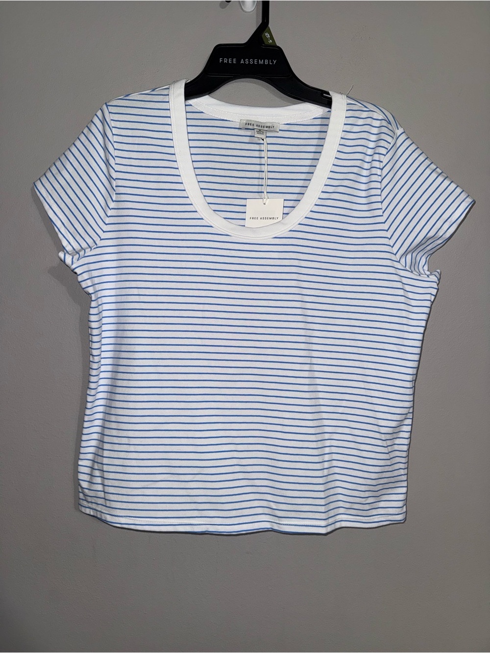 Free Assembly Women's White & Blue Striped Scoop Neck Tee XL